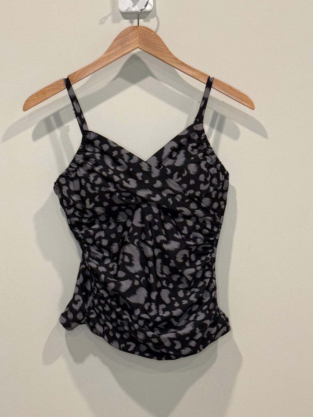 Sunsets Simone Tankini Top Women’s Small Black Gray Fearless Feline S NWT